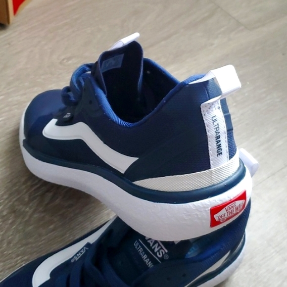 NEW Blue ultracush VANS 💙 - Picture 2 of 7